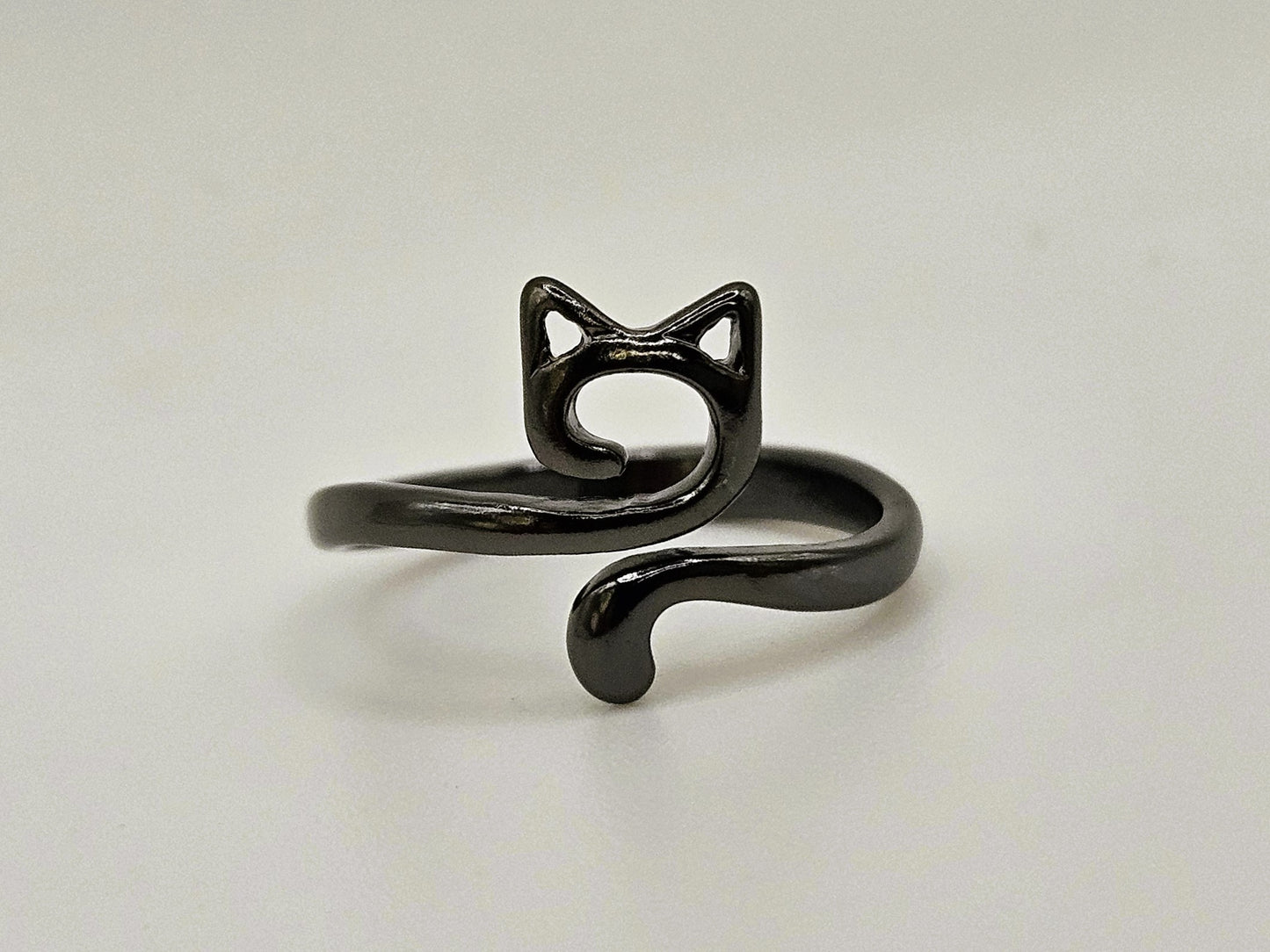 Black cat-shaped crochet tension ring displayed on a plain white background, showcasing its minimalist design.