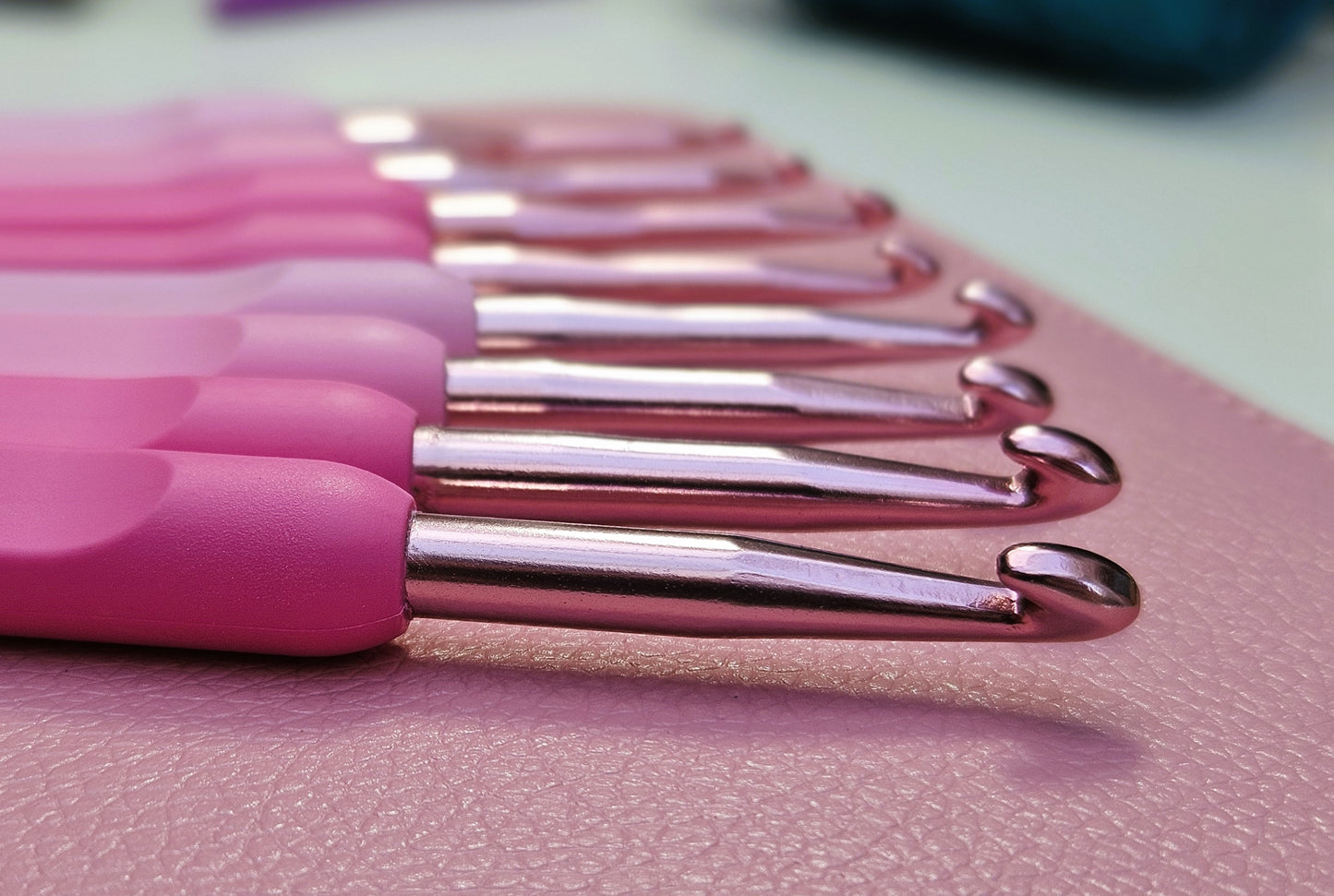 Pink Ergonomic Crochet Hook Set with Storage Case